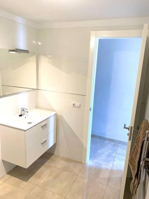Casa Italia, Modern One Bedroom Apartment Close To The Beach Tías Kültér fotó